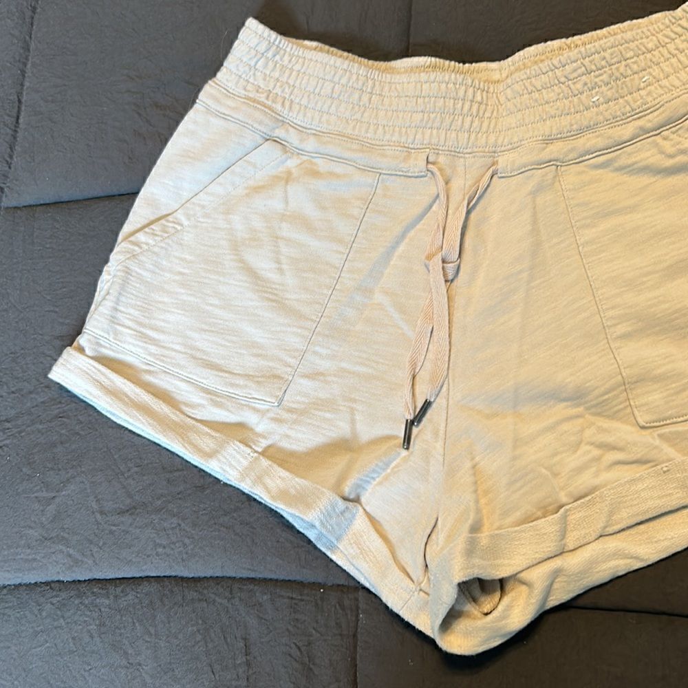 Express Shorts - Picture 2 of 5